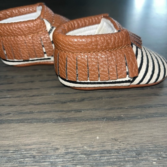 Sweet N Swag Baby fringe Moccasins 0-4 months (Size 1) NWOT - Picture 3 of 5